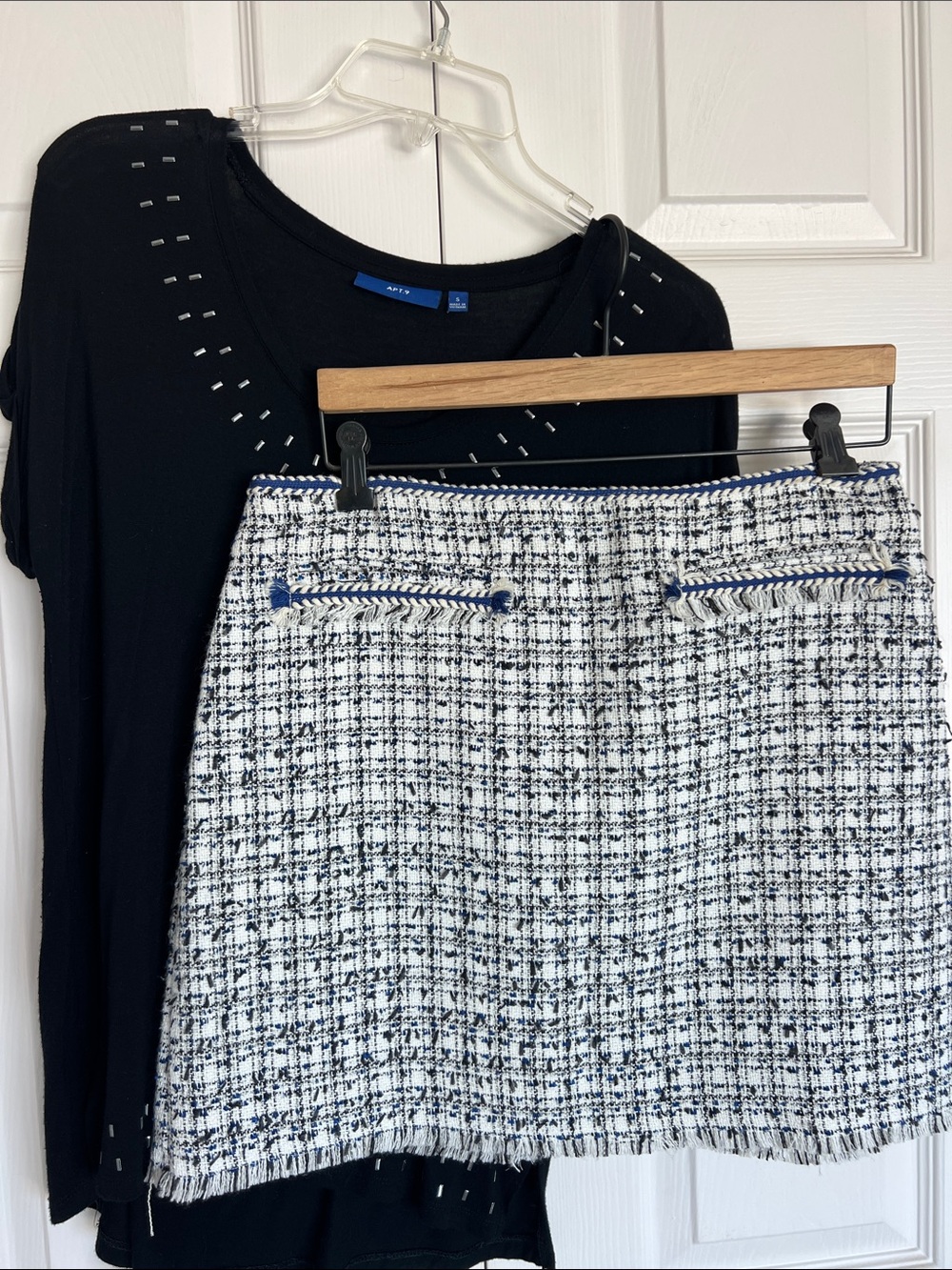 Classic Tweed H& M Mini Skirt in Navy & black & White size 12, small black top